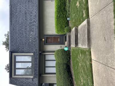 Main picture of 17 Ivy Rdg NE