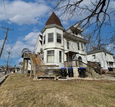 Main picture of 802 E Jefferson St