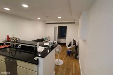 Main picture of 207 East 37th St