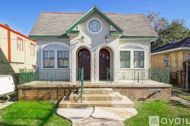 Main picture of 1723 Congress St