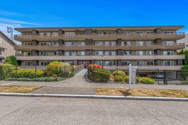 Main picture of 4444 44th Ave SW