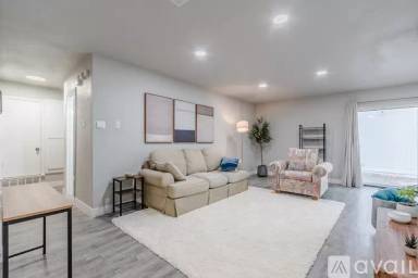 Main picture of 909 Northshore Dr