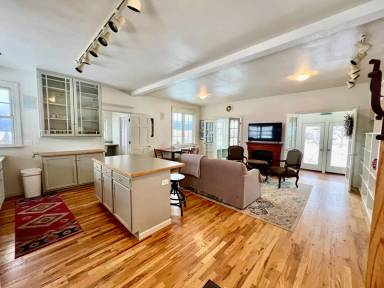 Main picture of 884 County Road 327