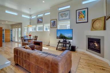 Main picture of 2207 NW Deschutes Pl