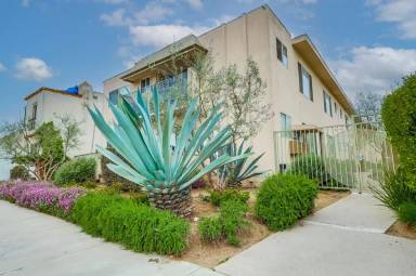 Main picture of 6611 S Victoria Ave