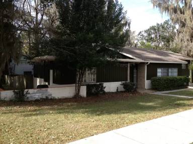Main picture of 124 SW 23rd St