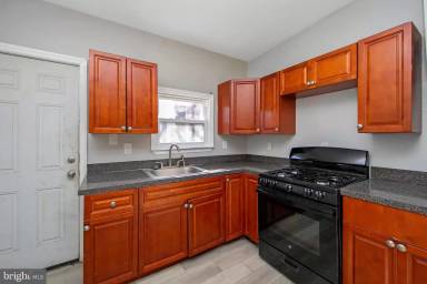 Main picture of 1078 Morton St