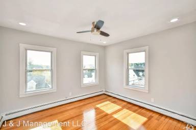 Main picture of 335 Granite St