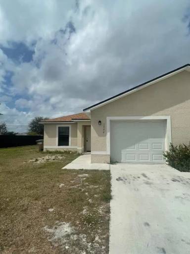 Main picture of 1044 NE 8th Pl