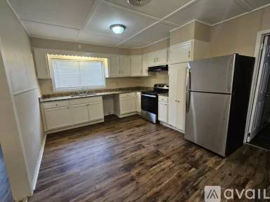 Main picture of 817 Cresthill Rd