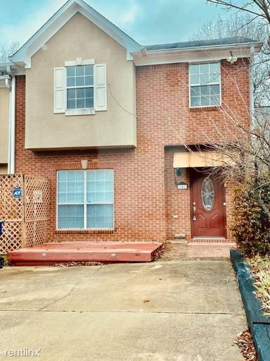 Main picture of 725 3rd St NE