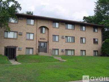 Main picture of 4621 University Ave NE