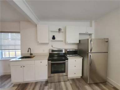 Main picture of 1121 SW 15th Ave