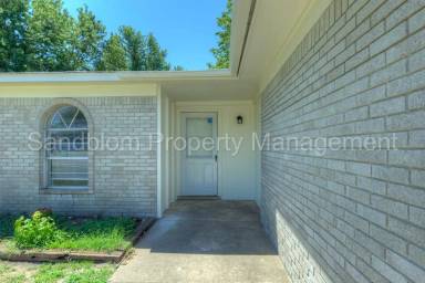 Main picture of 408 Jamaica Ct