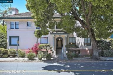 Main picture of 3050 College Ave