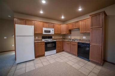 Main picture of Golden Valley - 830 East Elm - 3H