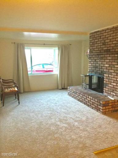 Main picture of 910 Lupin Way
