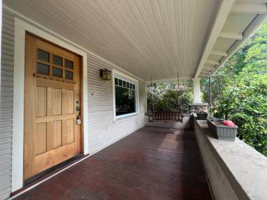 Main picture of 727 Siskiyou Blvd