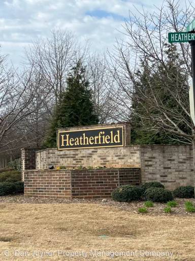 Main picture of 195 Heatherwood Ln