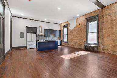 Main picture of 719 Bank St NE