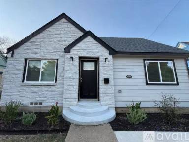 Main picture of 1019 E Waco Ave