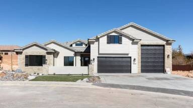 Main picture of 1627 E 90 South Cir