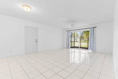 Main picture of 345 W Laurel Dr