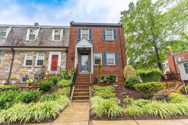 Main picture of 3 E Linden St