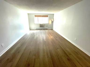 Main picture of 94 Beacon St