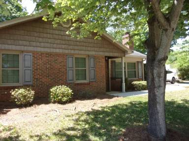 Main picture of 522 N Jones Ave