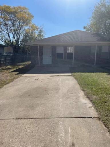 Main picture of 3536 S Littlejohn Ave