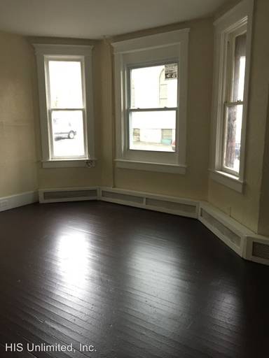 Main picture of 13 Lefferts St
