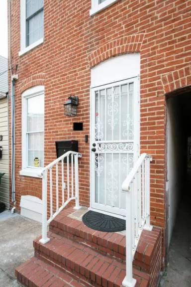 Main picture of 819 Mangold St