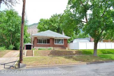 Main picture of 2486 Taylor Ave