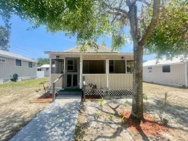 Main picture of 907 S Washington Ave
