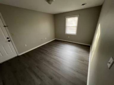 Main picture of 101 Molloy Ct
