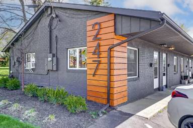 Main picture of 247 S Liberty St