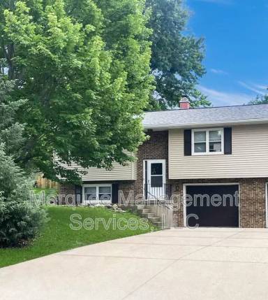 Main picture of 140A Woodview Dr