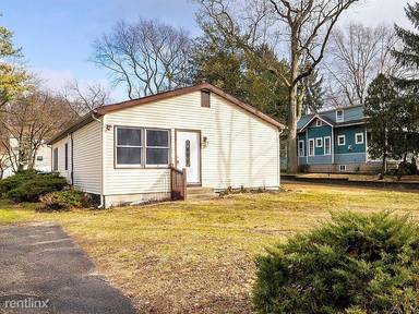 Main picture of 520 Clover Ave