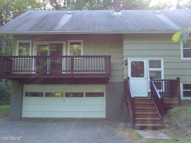 Main picture of 689 Gordon Rd