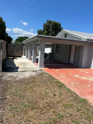 Main picture of 2379 NW 102nd St