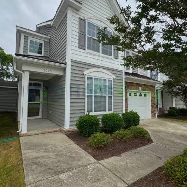 Main picture of 1005 Silver Charm Cir