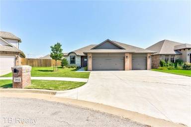 Main picture of 8921 NW 110th St