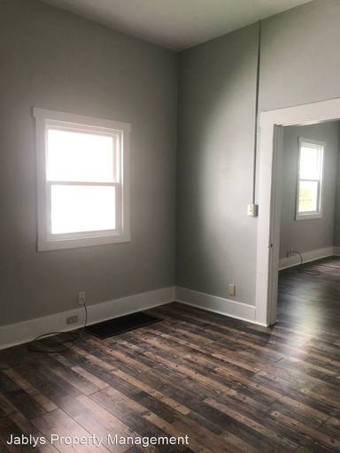 Main picture of 1619 Main St