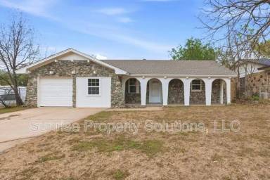 Main picture of 9301 NE Sherwell Dr