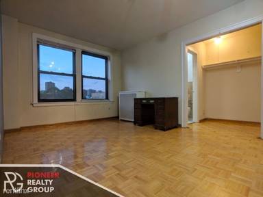 Main picture of 739 W Belmont Ave