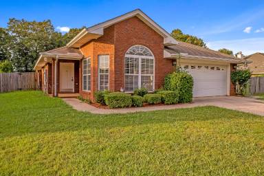 Main picture of 140 Spirit Dr