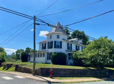 Main picture of 752 Ridge St
