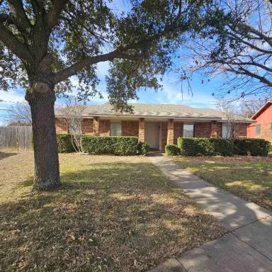 Main picture of 7435 Oakmore Dr