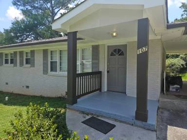 Main picture of 107 Gladstone Dr SW